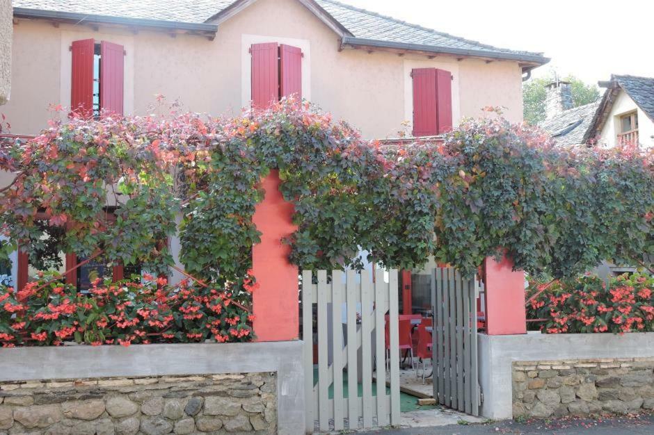 Hotel Les Vignes Rouges Ispagnac Esterno foto